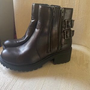 b.ø.c. Lug sole boots, Size 6